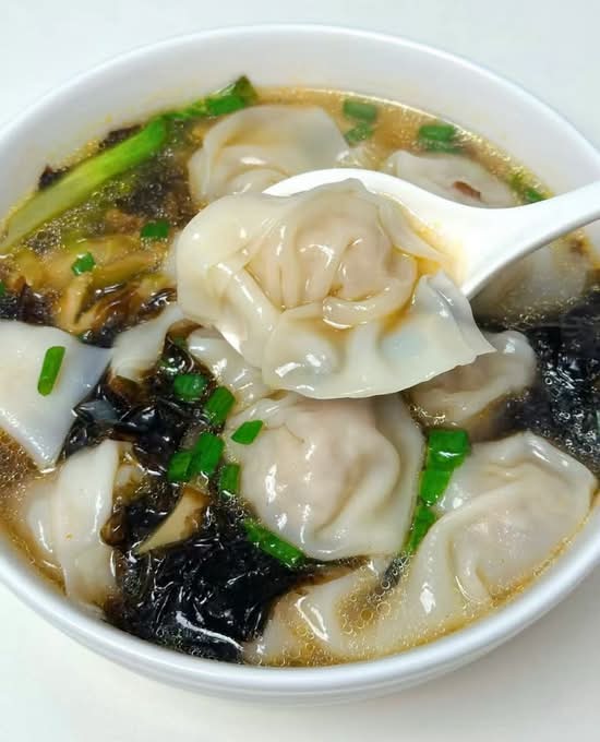 8. Wonton Soup (Pork) / 上海小馄饨(猪肉)